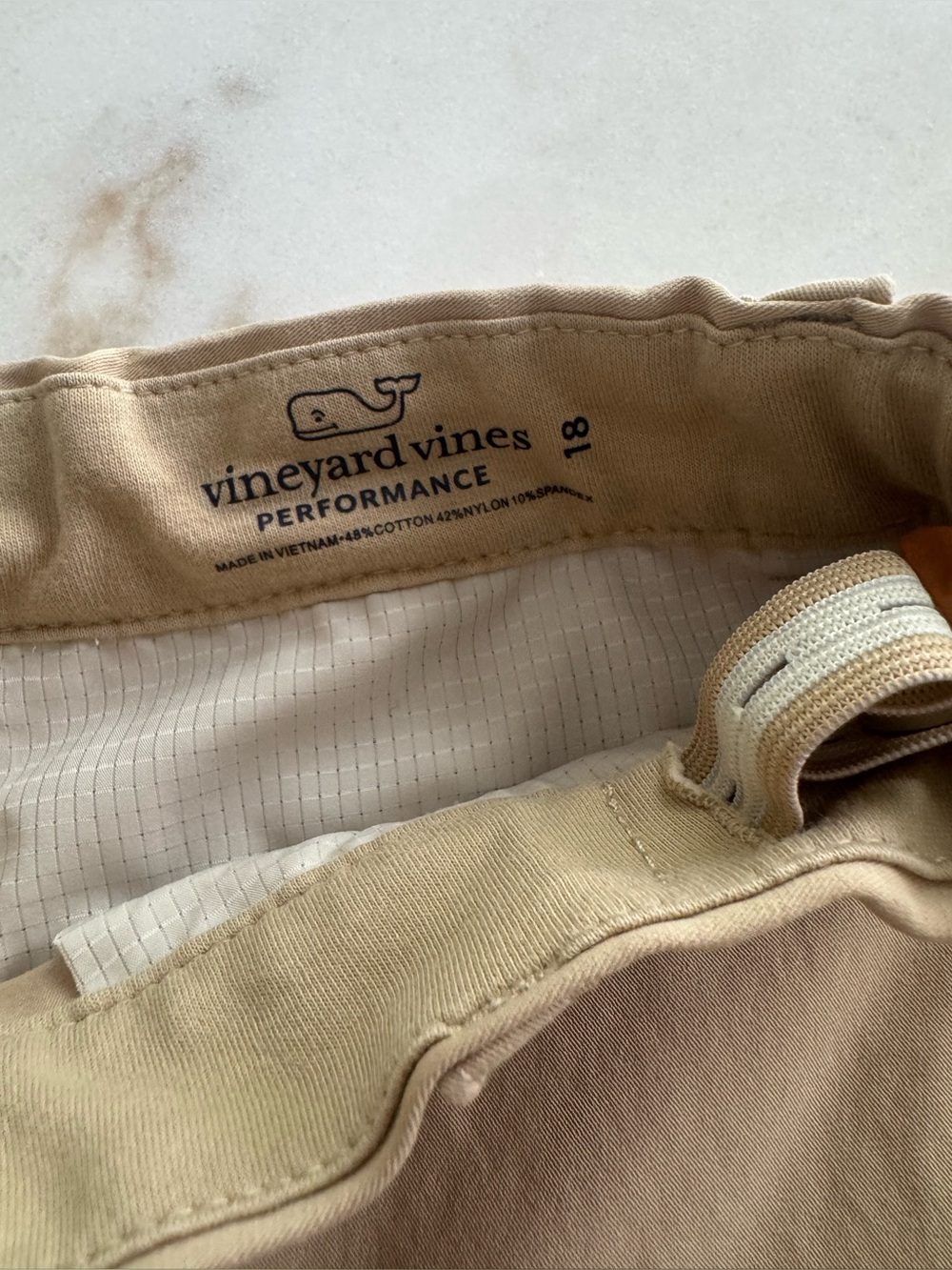 Vineyard Vines Boys’ Performance On-The-Go Pants in Khaki, Size 18 - Picture 3 of 9